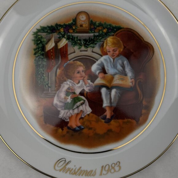 Avon Christmas Memories Plate 1983 Enjoying the Night Before Christmas Third 9" - Picture 3 of 10